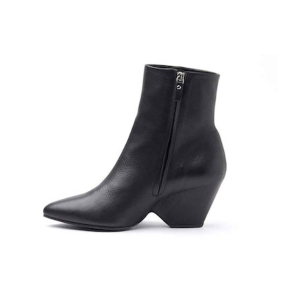 Vic Matie Black Leather Ankle Boots with Shell-Sha - Picture 4 of 7